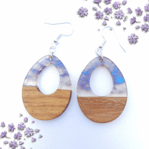 Fa- műgyanta fülbevaló liláskék-ellipszis