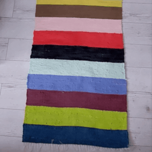 Színes csíkos rongyszőnyeg